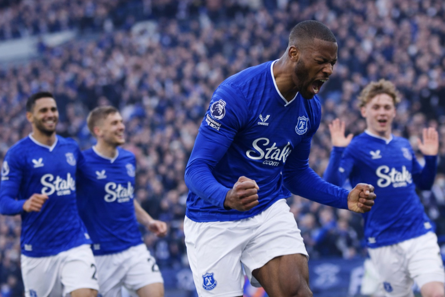 欧冠资格乱成一锅粥！利物浦切尔西齐翻车，“让四大战”再度上演，英超争四彻底失控